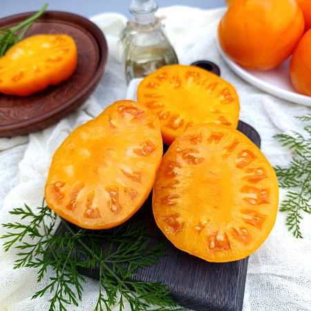 Фото Помидор Золотое бычье сердце F1